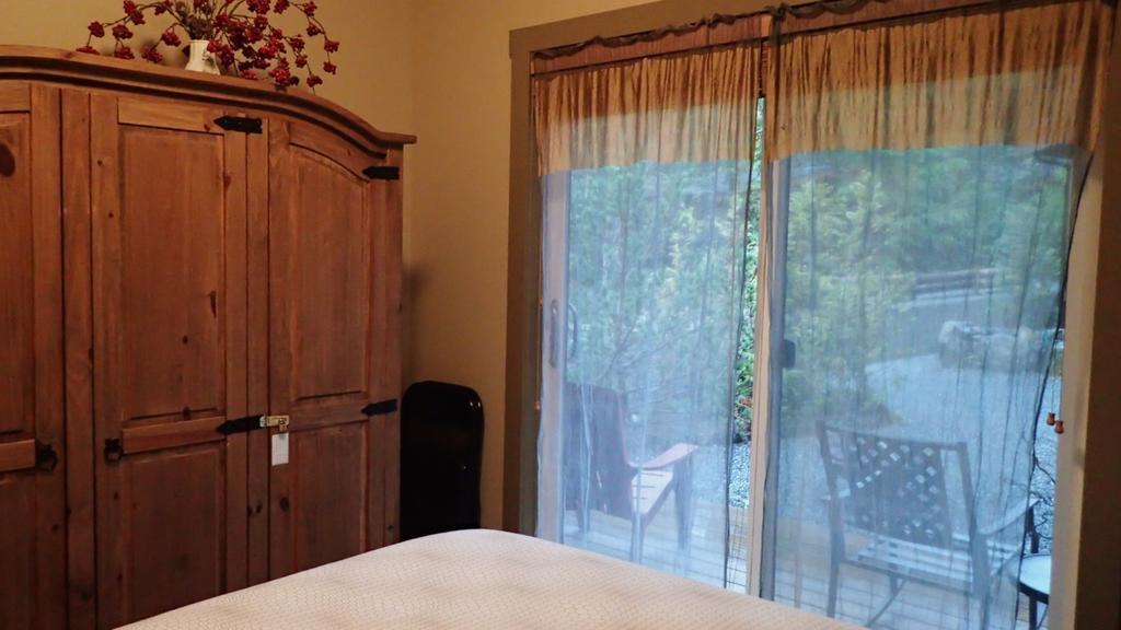 Wild Coast Chalets Port Renfrew Oda fotoğraf