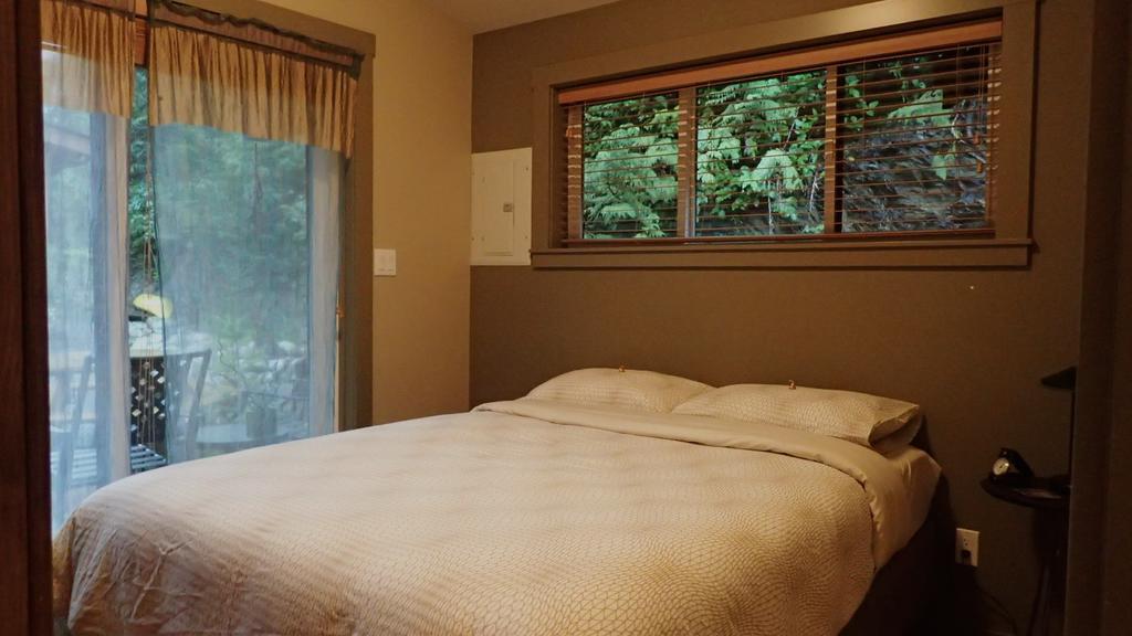 Wild Coast Chalets Port Renfrew Oda fotoğraf