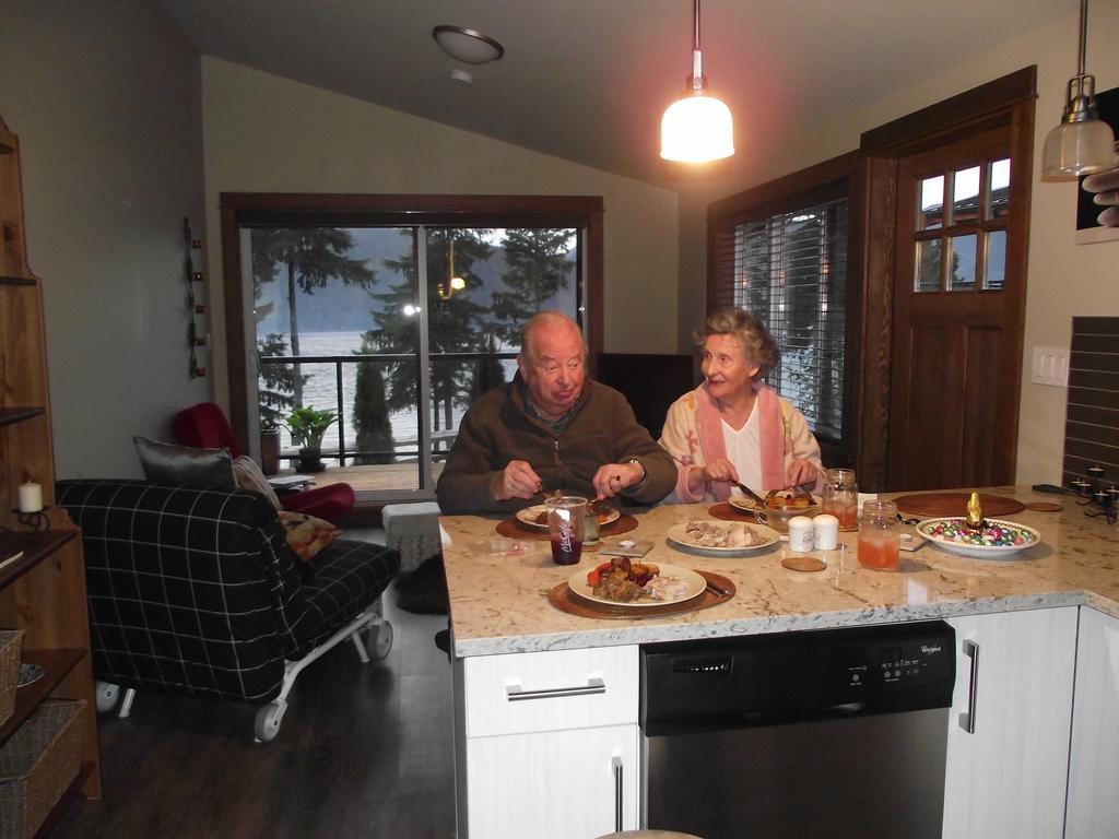 Wild Coast Chalets Port Renfrew Oda fotoğraf