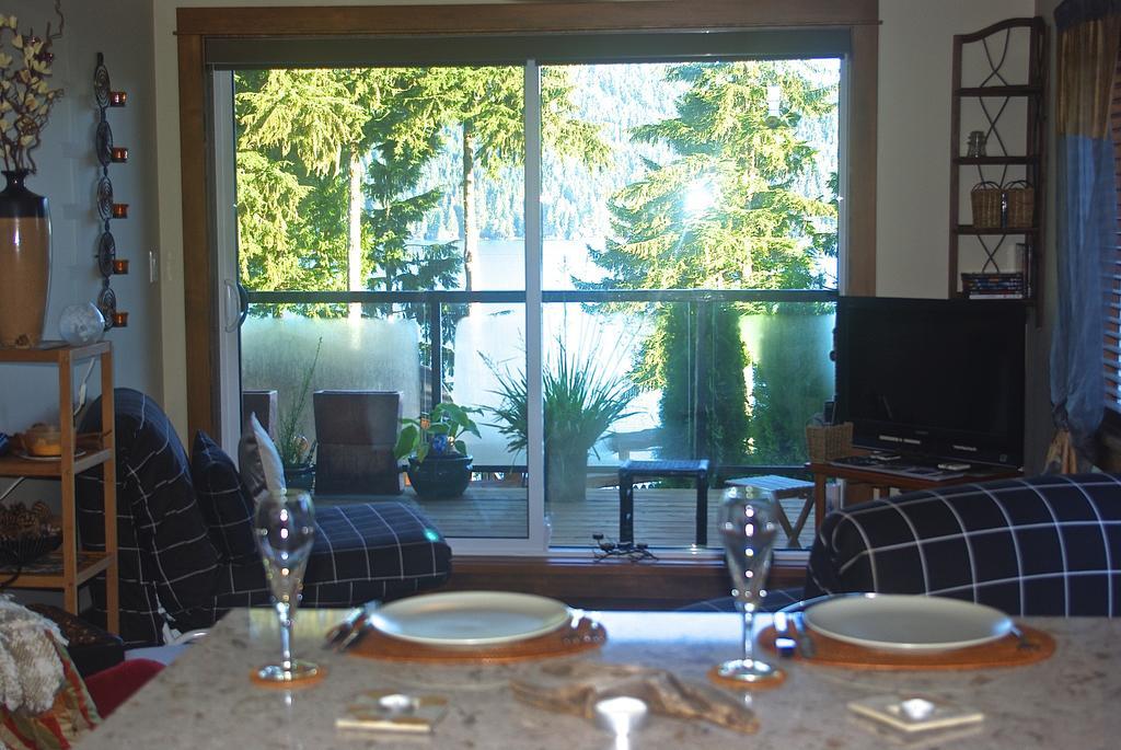 Wild Coast Chalets Port Renfrew Oda fotoğraf